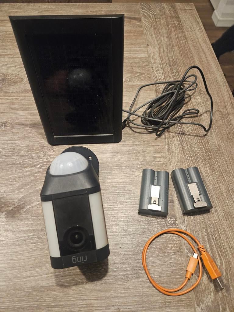 Ring Spotlight Cam Solar - Beveiligingscamera Compleet, Audio, Tv en Foto, Videobewaking, Zo goed als nieuw, Buitencamera, Ophalen of Verzenden
