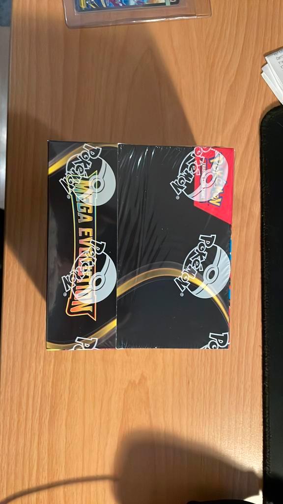 Mega evolutions boosterbox, Hobby en Vrije tijd, Verzamelkaartspellen | Pokémon, Zo goed als nieuw, Ophalen of Verzenden