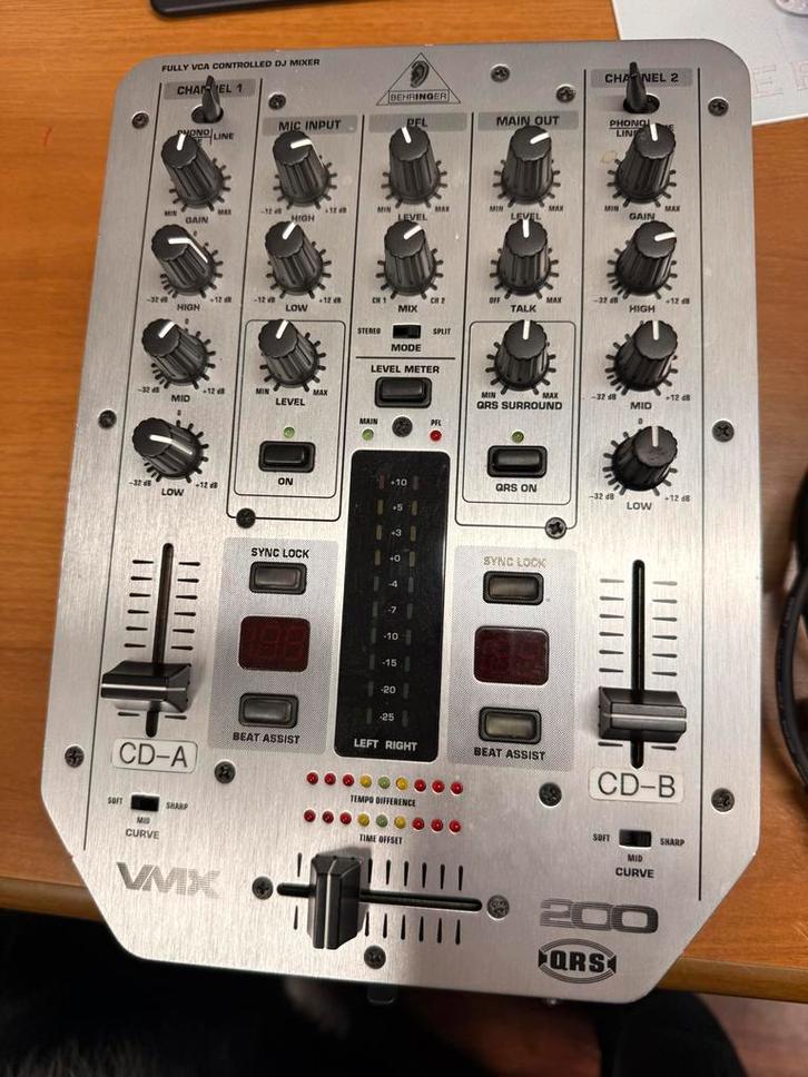 Behringer VMX 200 DJ Mixer - Gebruikt, Muziek en Instrumenten, Mengpanelen, Gebruikt, Minder dan 5 kanalen, Microfooningang, Ophalen of Verzenden