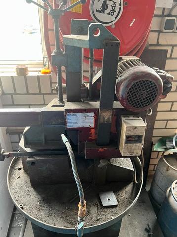 Komplete metaal zaagmachine bieden. beschikbaar voor biedingen