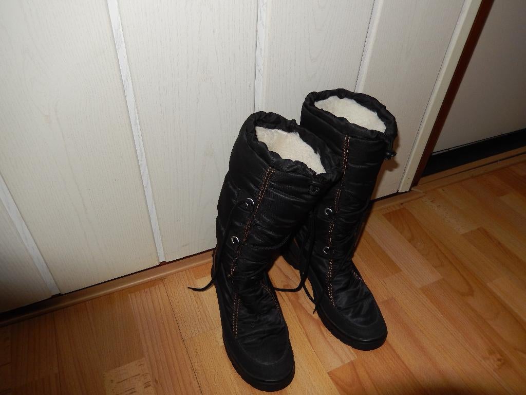 Moonboots, Zwart, Ophalen of Verzenden, Sneakers of Gympen, Gedragen