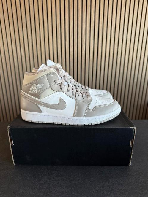 Nike Air Jordan 1 Mid Linen - Maat 41, Kleding | Heren, Schoenen, Nieuw, Sneakers of Gympen, Overige kleuren, Ophalen of Verzenden