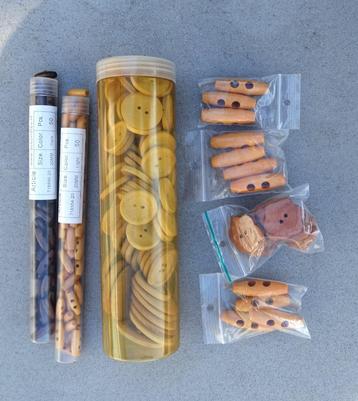 knopen / houten knopen 190 stuks - de laatste voor € 5,00 beschikbaar voor biedingen