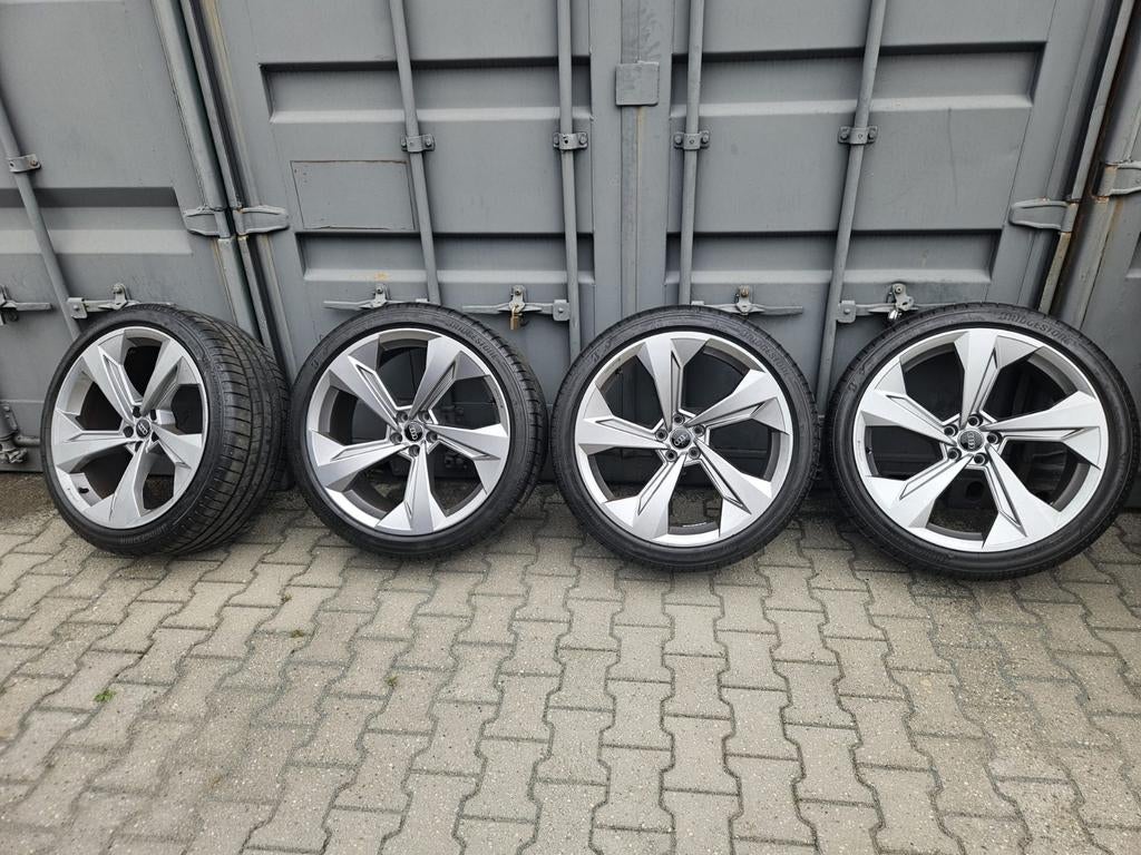 285 35 22 Bridgestone Turanza 7MM met originele Audi velgen, Auto-onderdelen, Banden en Velgen, Ophalen, Gebruikt, 285 mm, Banden en Velgen