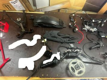 Bijna alle Killerbee F51 onderdelen beschikbaar voor biedingen