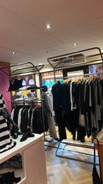 2 grote kledingrekken, Kleding | Dames, Kledingrekken, Ophalen, Zo goed als nieuw, Nvt, Nvt