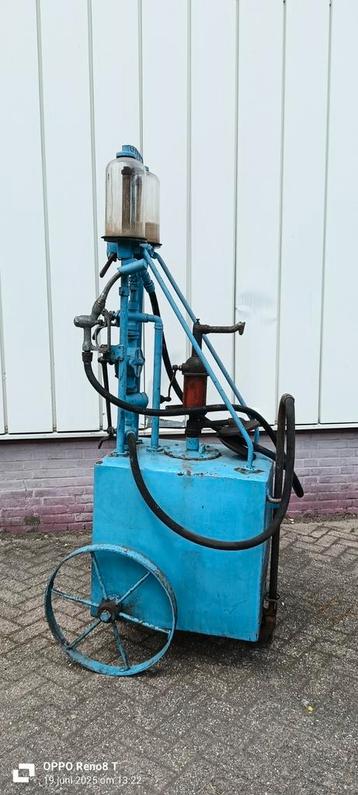 Oude jaren 30 SCAPI benzinepomp kar  beschikbaar voor biedingen
