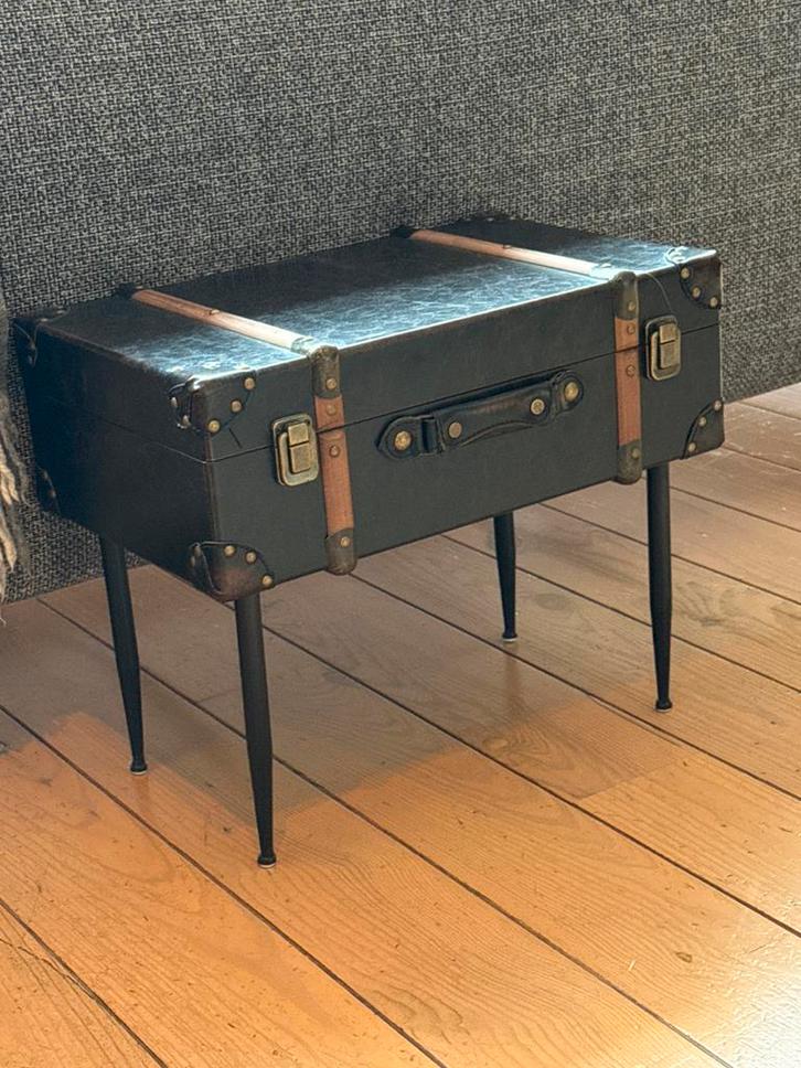 Vintage Koffer Tafel - Dutchbone Luggage, Huis en Inrichting, Tafels | Bijzettafels, Zo goed als nieuw, Rechthoekig, 45 tot 60 cm