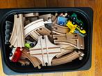 Te koop houten treinrails met houten treinen en toebehoren, Kinderen en Baby's, Speelgoed | Houten speelgoed, Ophalen, Zo goed als nieuw