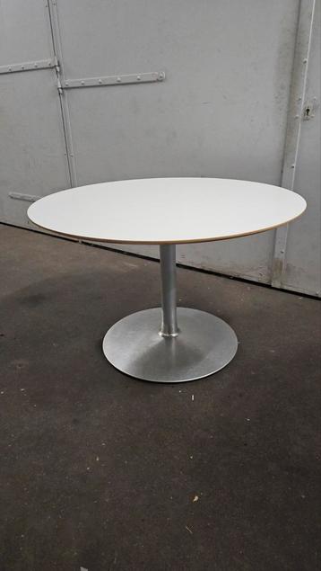 Artifort Circle Tafel - Pierre Paulin beschikbaar voor biedingen