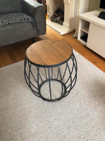 Hele mooie bijzettafel. beschikbaar voor biedingen