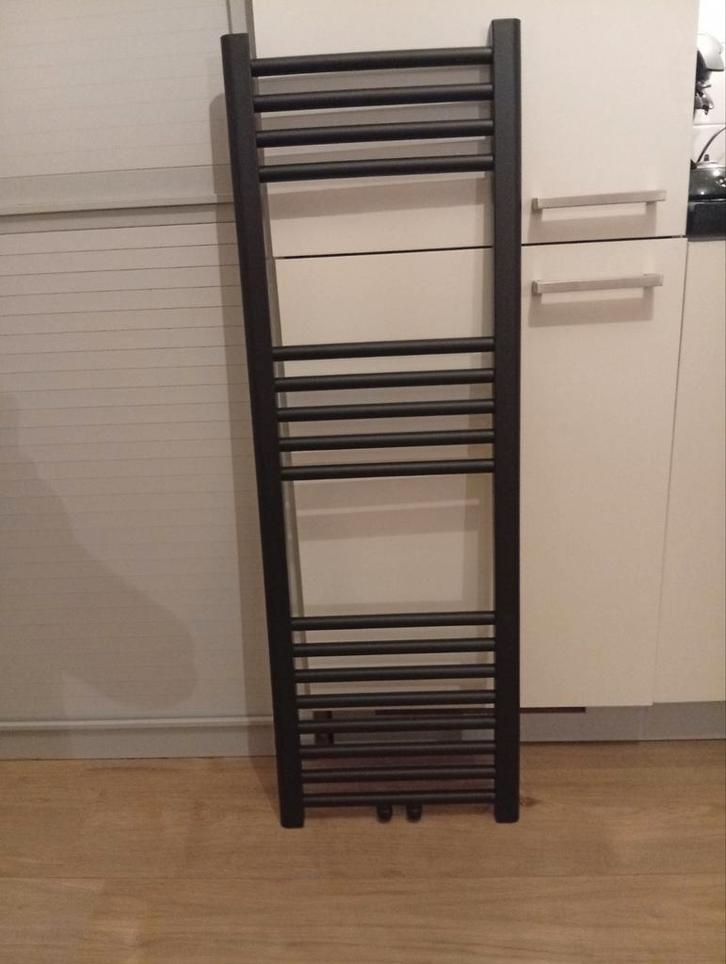 Nieuwe Zwarte Design Radiator, Doe-het-zelf en Verbouw, Verwarming en Radiatoren, Nieuw, Radiator, 200 tot 500 watt, 80 cm of meer