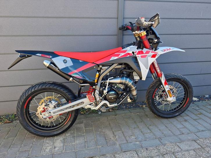 FANTIC XM 50 2025 SCHAKELBROMMER TRACK (RR BETA), Fietsen en Brommers, Brommers | Overige merken, Nieuw