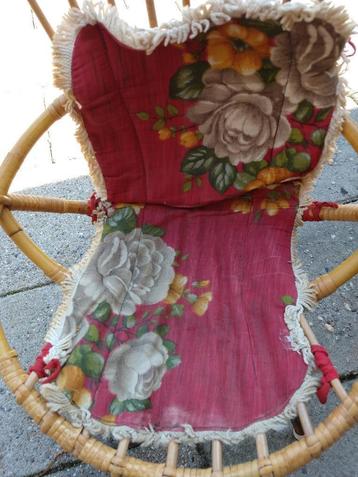 Vintage Rotan stoeltje beschikbaar voor biedingen