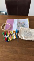 Make up tasje / etui borduren , kruissteek, Hobby en Vrije tijd, Ophalen of Verzenden, Zo goed als nieuw, Borduurgaren of Zijde