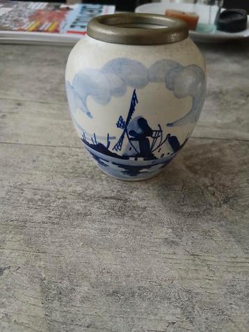 Delfts Blauw Vaasje met Windmolen beschikbaar voor biedingen