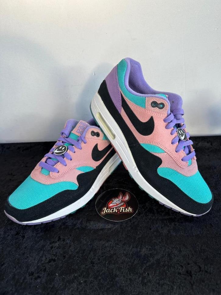 Nike air Max 1 Have a nike day - size 42,5, Kleding | Heren, Schoenen, Zo goed als nieuw, Sneakers of Gympen, Overige kleuren