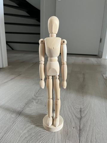 Houten figuur beschikbaar voor biedingen