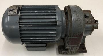 Vertragingsmotoren en kast diverse modellen 220 / 400 volt beschikbaar voor biedingen