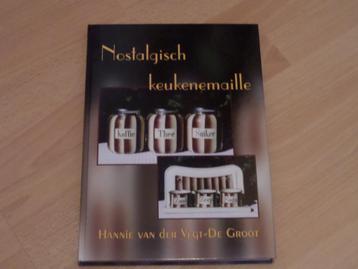 Boek over oud Emaille keuken gerei beschikbaar voor biedingen