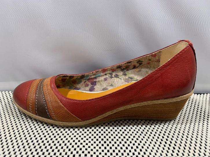 Mjus, maat 40. Vrolijke gekleurde sleehakken., Kleding | Dames, Schoenen, Zo goed als nieuw, Instappers, Rood, Verzenden