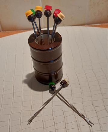 Vintage cocktail prikkers, Happy faces in Bakeliet Potje beschikbaar voor biedingen