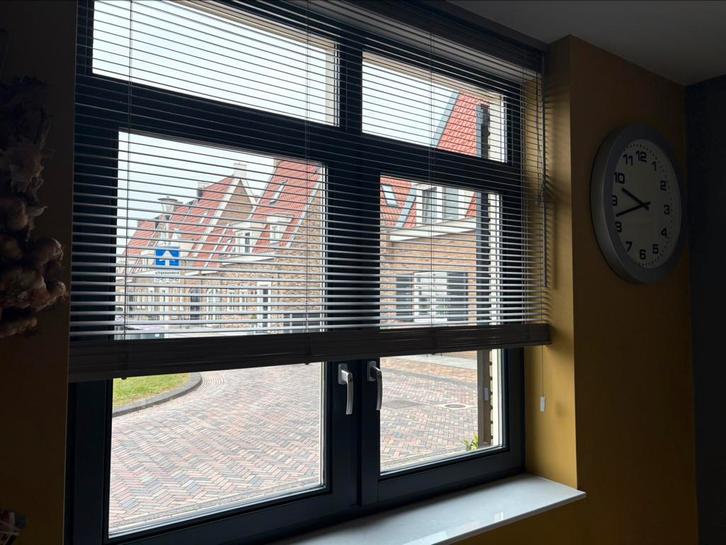 Luxaflex 4x lichtgrijs lamellen, Huis en Inrichting, Stoffering | Gordijnen en Lamellen, Gebruikt, 150 tot 200 cm, Ophalen