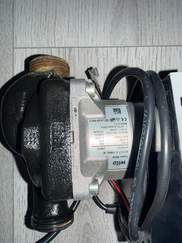 Wilo Pomp - Circulatiepomp, Doe-het-zelf en Verbouw, Verwarming en Radiatoren, Gebruikt, Overige typen, Minder dan 200 watt, Minder dan 30 cm