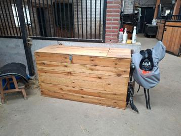 Houten box/paardenkist/paardenkast/zadelkast beschikbaar voor biedingen