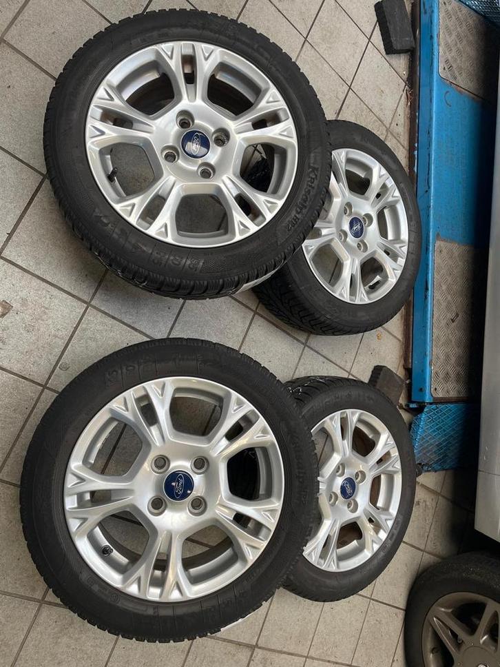 Ford Fiesta Velgen met Winterbanden 195/50/R15, Auto-onderdelen, Banden en Velgen, Banden en Velgen, Winterbanden, 15 inch, 195 mm
