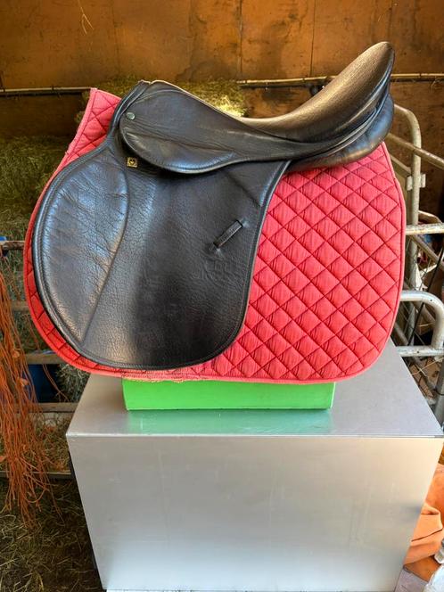 Stubben Colombo VZH zadel 17,5”, Dieren en Toebehoren, Paarden en Pony's | Zadels, Gebruikt, Recreatie, Ophalen of Verzenden