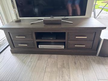 Massief eiken tv meubel beschikbaar voor biedingen