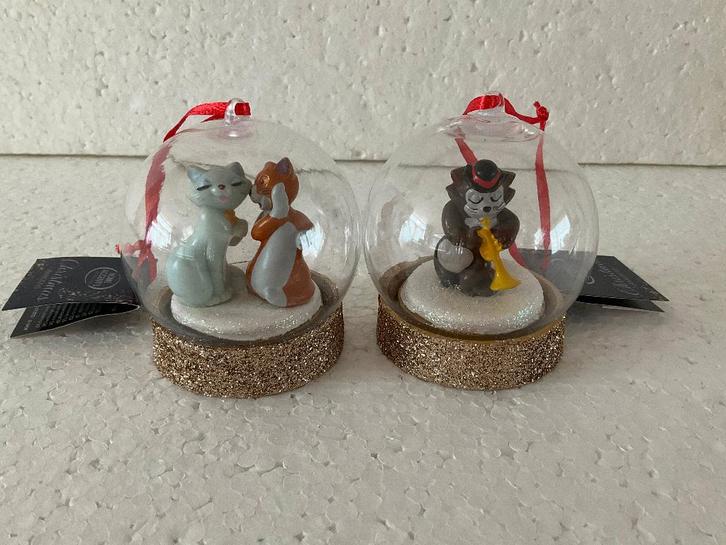 Disney aristocats - globe kerstbal, Verzamelen, Disney, Zo goed als nieuw, Beeldje of Figuurtje, Overige figuren, Ophalen