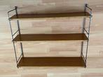 Vintage metalen wandrek met drie teakhouten planken, Huis en Inrichting, Woonaccessoires | Wandplanken en Boekenplanken, Ophalen of Verzenden