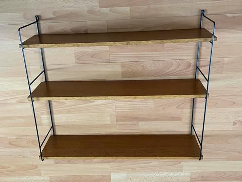 Vintage metalen wandrek met drie teakhouten planken, Huis en Inrichting, Woonaccessoires | Wandplanken en Boekenplanken, Zo goed als nieuw