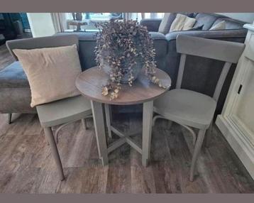 Stoere Landelijke stoelen met tafeltje beschikbaar voor biedingen