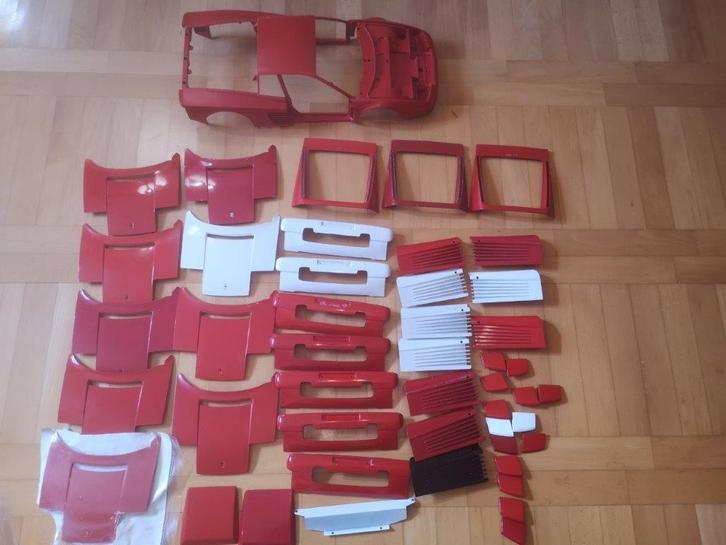 Metalen delen F40 en Testarossa Pocher 1/8 verschillende stu, Hobby en Vrije tijd, Modelauto's | 1:5 tot 1:12, Zo goed als nieuw