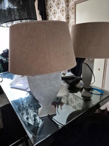 Lampen met kap. beschikbaar voor biedingen