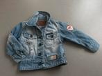 Vingino Spijkerjasje – Lichtblauw – Stoere Patches – Maat 92, Ophalen of Verzenden, Zo goed als nieuw, Jongen, Jas
