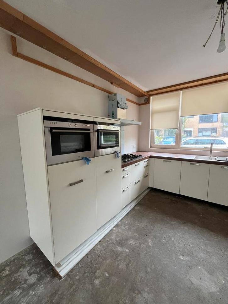 Gloednieuwe keuken brugman met apparatuur van Siemens, Huis en Inrichting, Keuken | Complete keukens, Zo goed als nieuw, Hoekkeuken