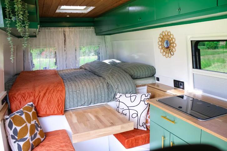 Sfeervolle off-grid camper | Volkswagen Crafter 2.5 TDI, Caravans en Kamperen, Campers, Particulier, tot en met 2, Buscamper of Camperbus