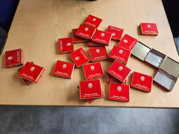 27 Benson&hedges blikjes  beschikbaar voor biedingen