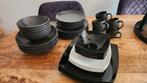 Servies 42-delig: Borden, Kommen & Bekers - Zwart/Wit, Huis en Inrichting, Keuken | Servies, Ophalen, Gebruikt, Overige stijlen