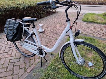 IN ZEER NETTE STAAT STELLA FIORE ELEKTRISCHE MOEDERFIETS beschikbaar voor biedingen