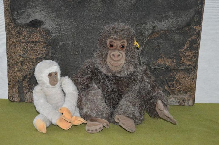 2 Vintage Steiff apen: Gorilla Gora Baby 1977-1981 Baby wit, Verzamelen, Beren en Cherished Teddies, Gebruikt, Stoffen beer, Steiff