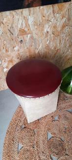 Voetenbankje, poef, vintage bijzettafeltje, skai rond poefje, Overige materialen, Minder dan 50 cm, Gebruikt, Vintage