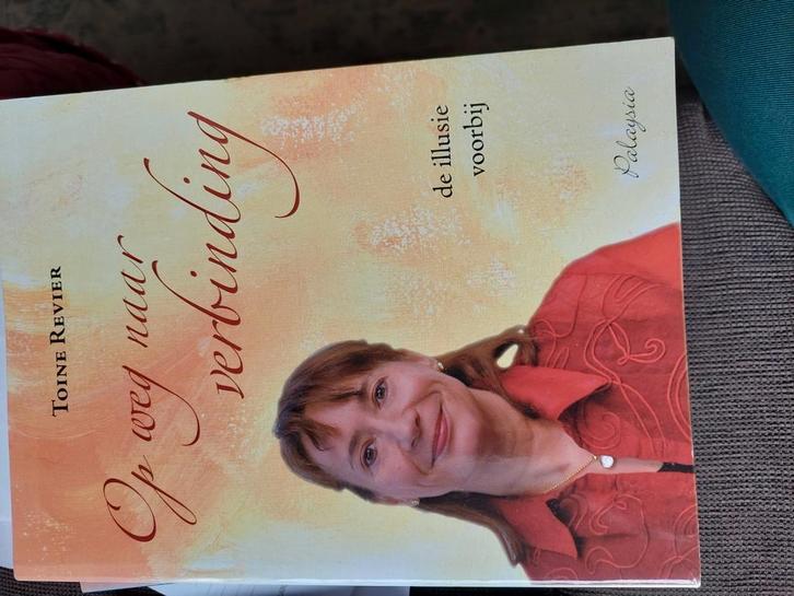 T. Revier - Op weg naar verbinding, Boeken, Esoterie en Spiritualiteit, Zo goed als nieuw, Achtergrond en Informatie, Spiritualiteit algemeen