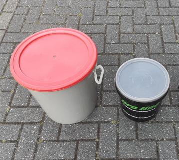 2x Voeremmer / aasemmer / / Voer aanmaak emmer / Proline beschikbaar voor biedingen