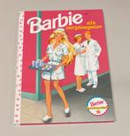 BARBIE BOEKENCLUB  BARBIE ALS VERPLEEGSTER  1997, Boeken, Kinderboeken | Jeugd | onder 10 jaar, Ophalen of Verzenden, Zo goed als nieuw