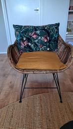 Rotan stoel met kussen, Huis en Inrichting, Ophalen